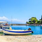 Boats in port Kouloura in Corfu, Greece Von Marcin Krzyzak